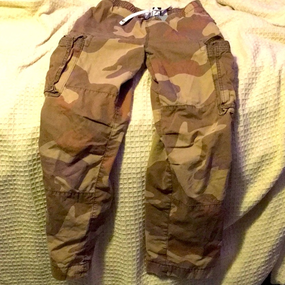 Cargo camouflage pants